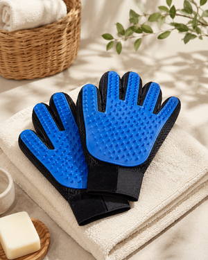 Adjustable Pet Grooming Gloves — escena lifestyle